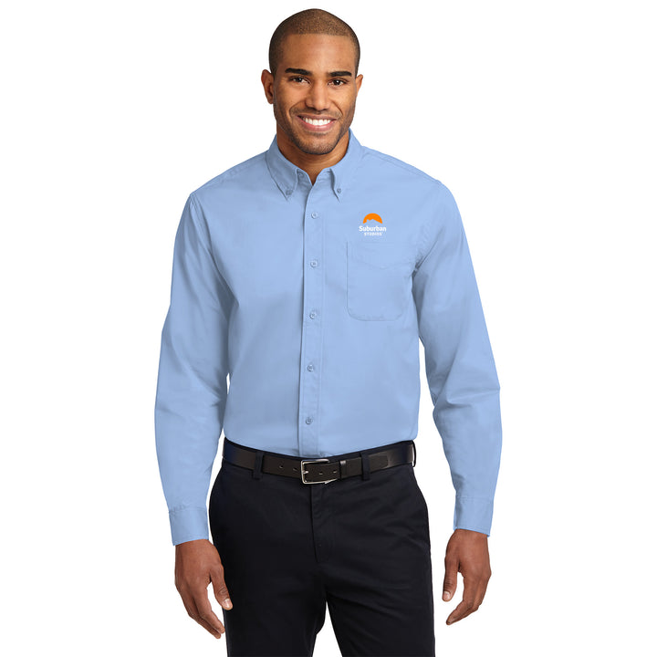 Chemise à manches longues faciles de soins masculins - studios de banlieue
