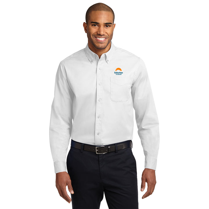 Chemise à manches longues faciles de soins masculins - studios de banlieue