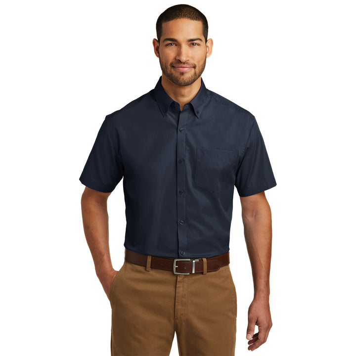 Camisa de Popelina Carefree de Manga Corta para Hombre - Rodeway Inn
