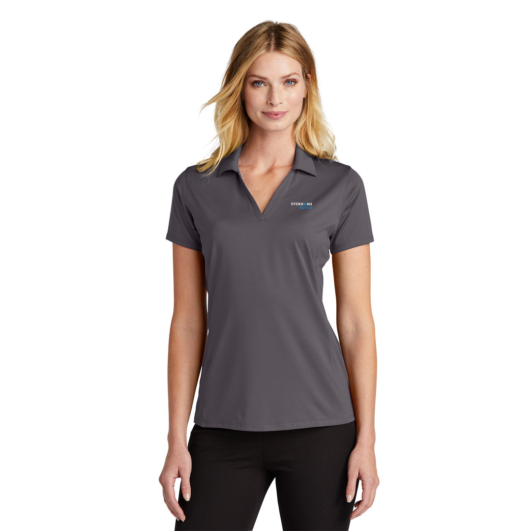 Polo Performance Staff para mujer - Everhome Suites 