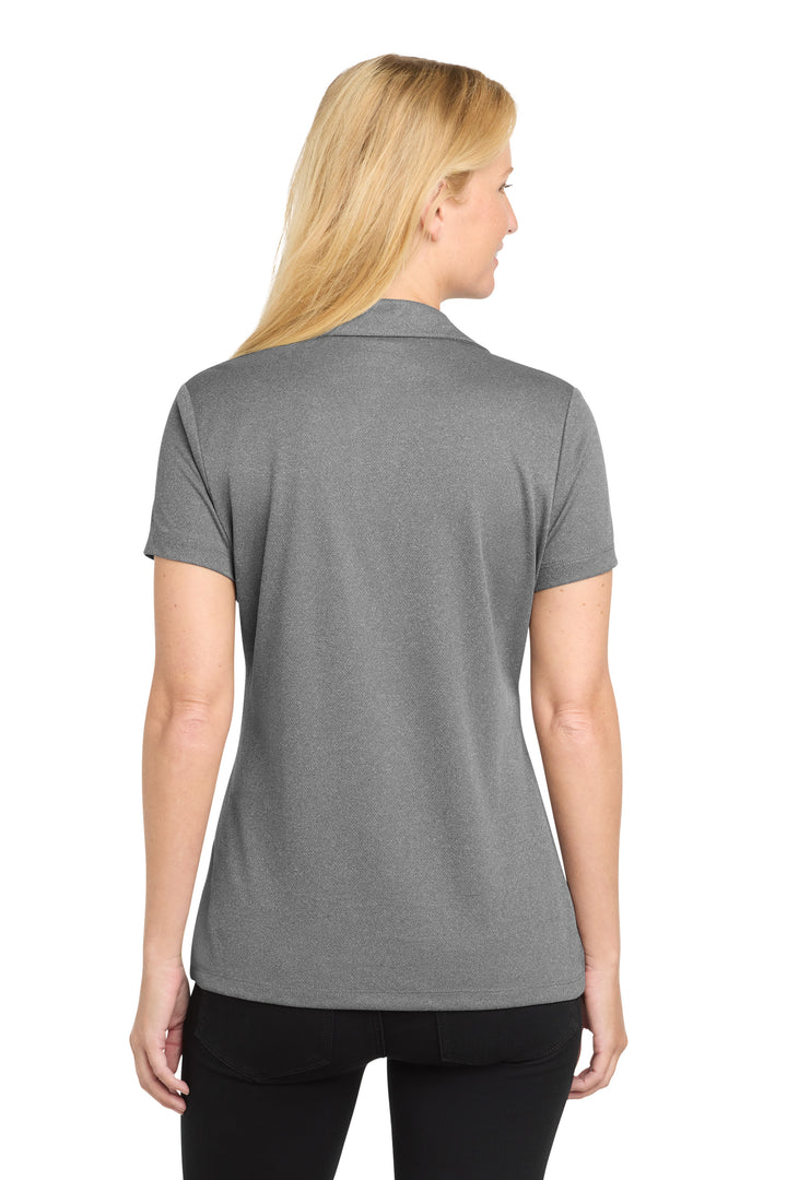 Polo PosiCharge Performance para mujer - Everhome Suites