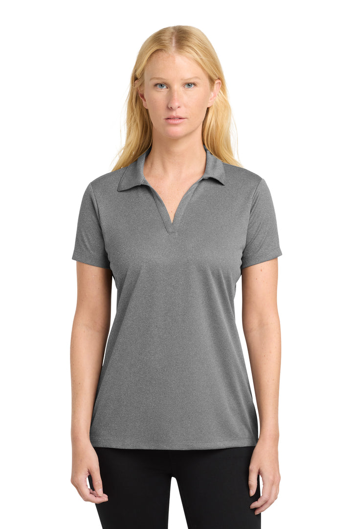 Polo PosiCharge Performance para mujer - Everhome Suites